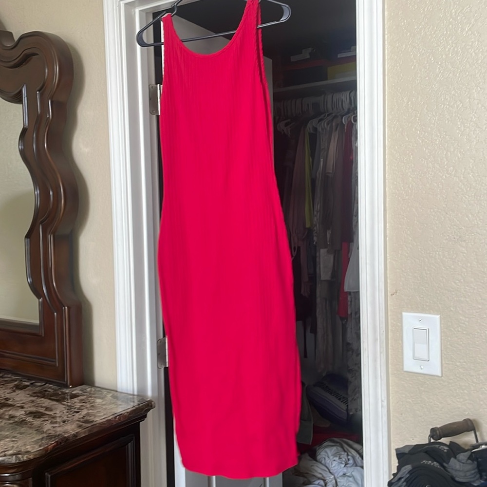 Res dress, tighter at the top than bottom